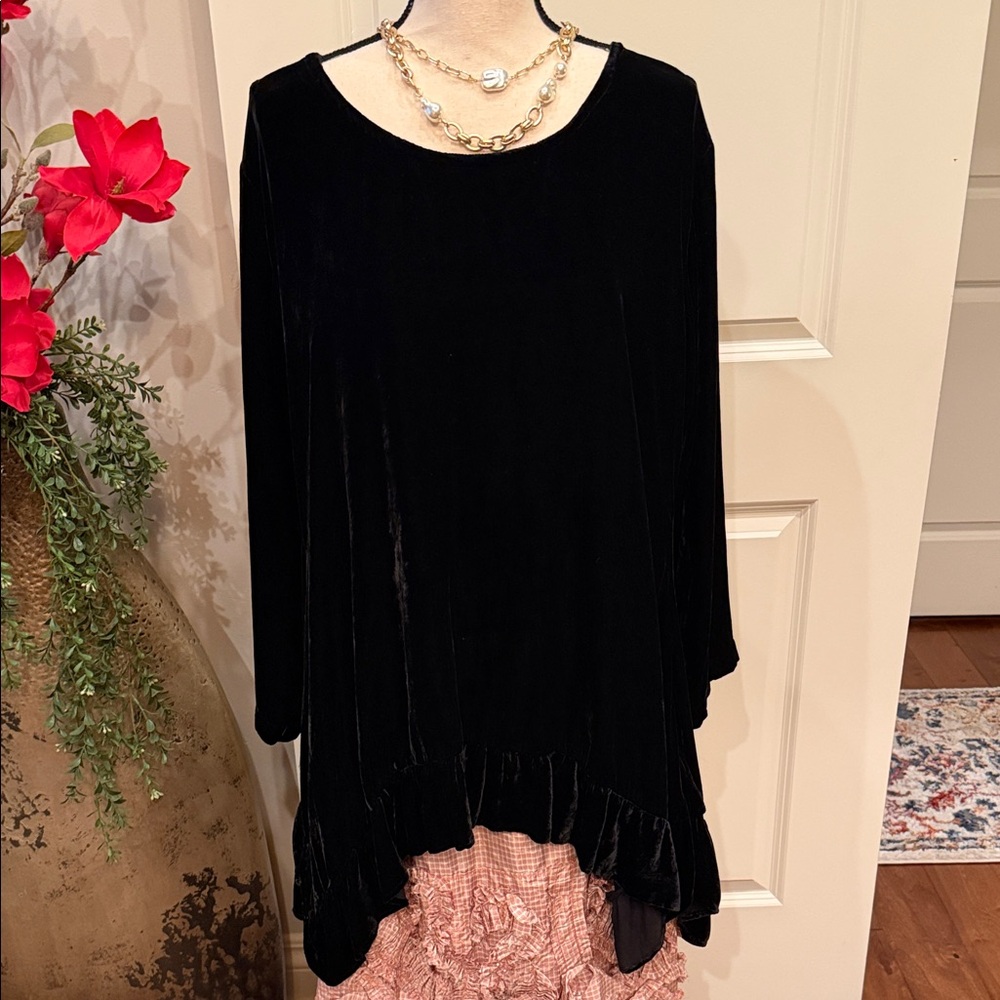 B. Hadikusumo Elegant Black Velvet Tunic